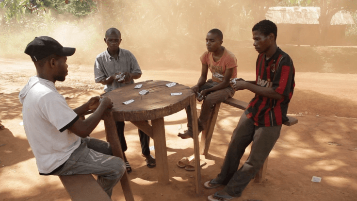 Partie de carte chez Djenny